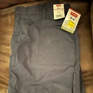 Wrangler flex waist shorts size 42